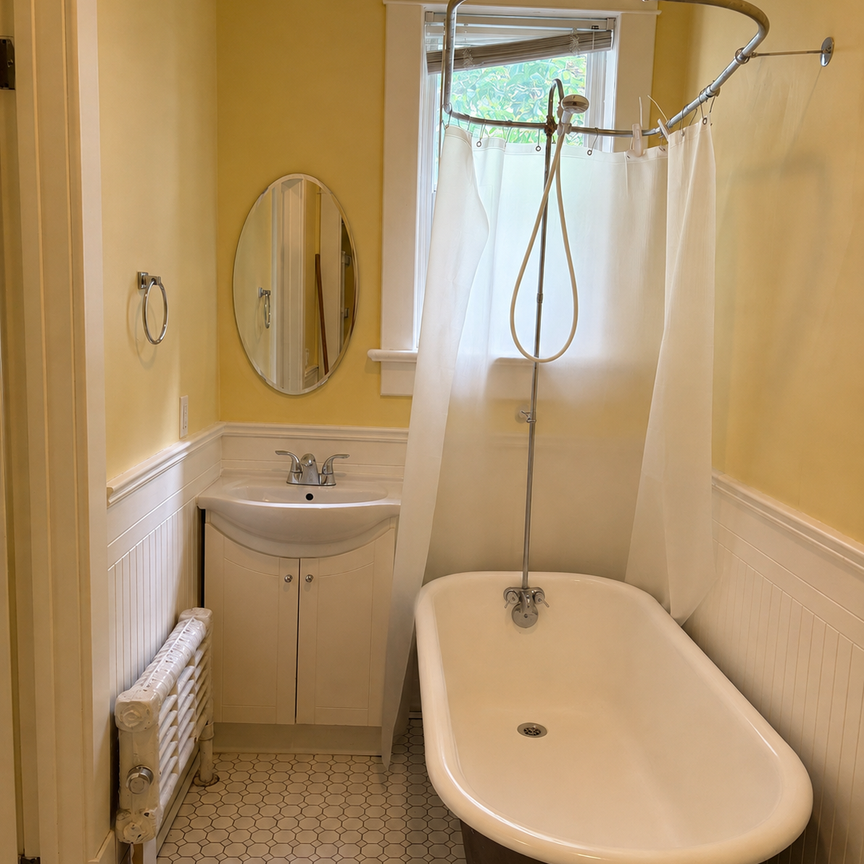 Studio Suite Available Immediately – Hathaway Apartments - Photo 2