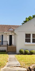 Modern Family Living in a Premier Epping Position - Photo 3