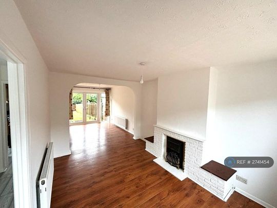 3 bedroom semi-detached house to rent - Photo 1