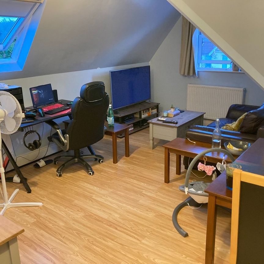 1 Bed Flat, Very Near Hamilton Road Area, W5 - Photo 1