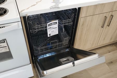 For Lease - 38 Southmead Road Unit# Main, Toronto, Ontario - Photo 3