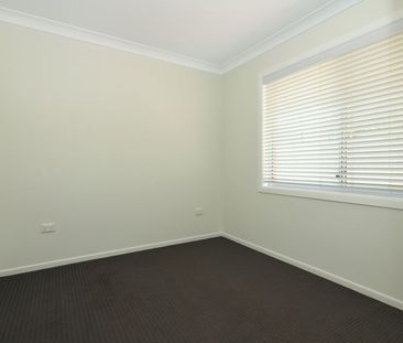 2 Erbacher St Centenary Heights - Photo 1