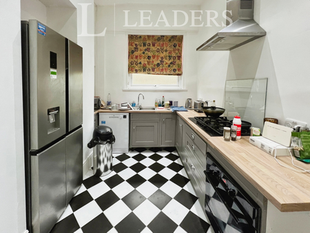 1 bedroom in a house share to rent - Photo 5