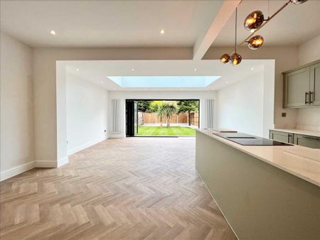 4 bedroom detached house to rent - Photo 4