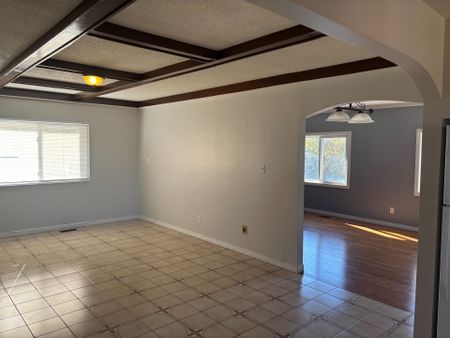 For Lease - 232 Barton Street Unit# Upper, Hamilton, Ontario - Photo 3