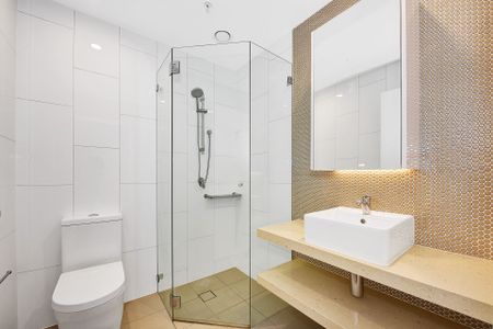 Stylish 3 Bedroom High-Rise Apartment with Stunning View - Photo 5