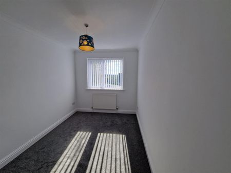 Sweet Briar Lane, West Cross, SA3 5JJ, Swansea - Photo 4