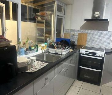 : Rupert Road, Guildford, GU2 - Photo 6