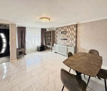 3 bedroom end of terrace house to rent - Photo 1