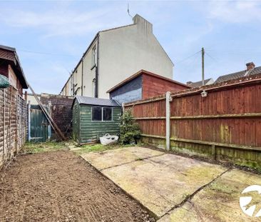 3 bedroom terraced house to rent - Photo 3