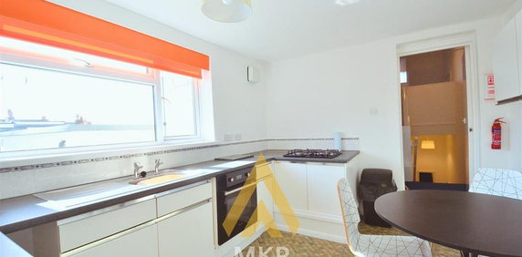 6 bedroom terraced house to rent - Photo 2