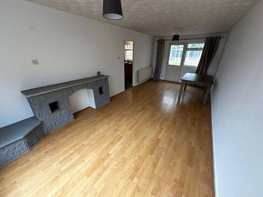 3 bedroom end of terrace house to rent - Photo 1