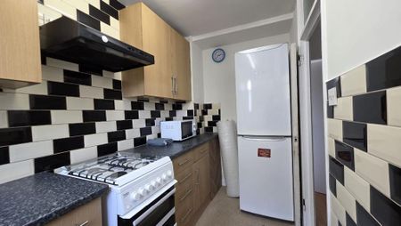 3 bedroom house share to rent - Photo 2