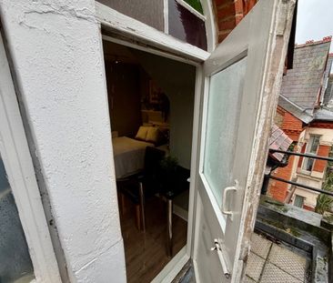 Room in a Shared House, Chiswick High Road, W4 - Photo 2