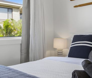 Beachside Bliss: Fully Renovated 2-Bed, 2-Bathroom apartment - Photo 1