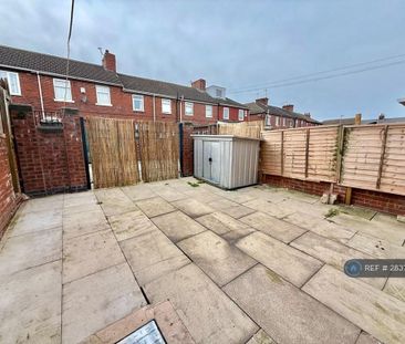 3 bedroom terraced house to rent - Photo 5