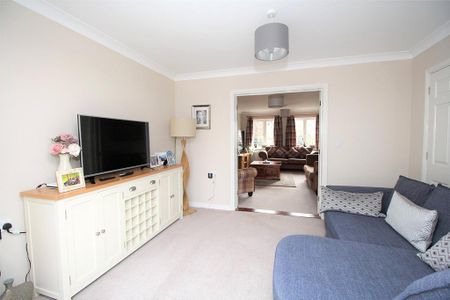 5 bedroom detached house to rent - Photo 3