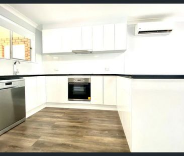 Renovated Family Home With Pool - Photo 4