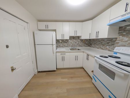 NEWLEY UPDATED 1 BEDROOM APARTMENT IN WELLAND!! - Photo 2