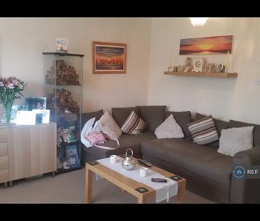3 bedroom flat to rent - Photo 3