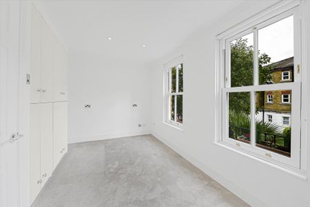 4 bedroom flat to rent - Photo 4