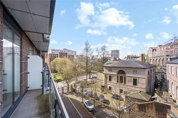 Stunning two bed two bath apartment in Number One Bristol - Photo 1