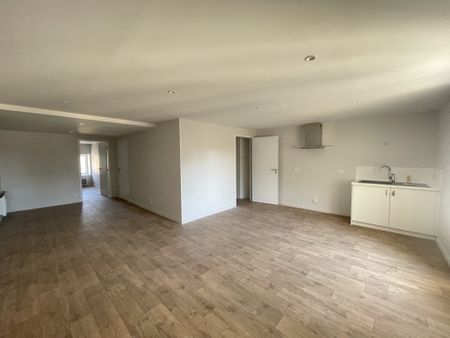 Location Appartement 3 pièces 65m² BLETTERANS 39140 - Photo 2