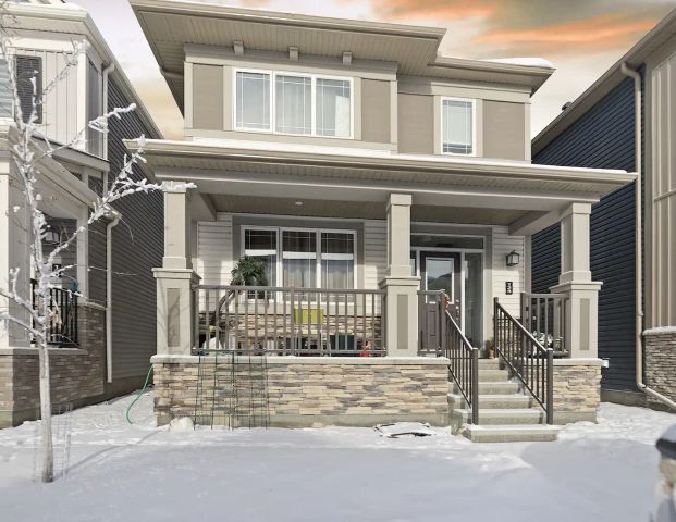 BEAUTIFUL MAIN FLOOR IN DESIRABLE IN CITYSCAPE — 3 Bedrooms Main Floor - Photo 1