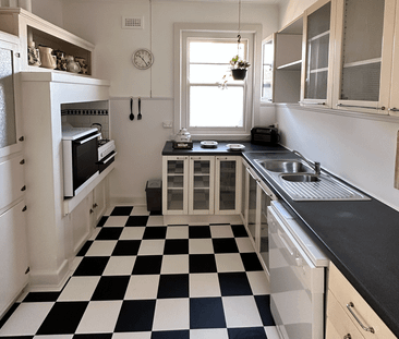 3-BED FULLY FURNISHED VINTAGE ART-DECO STYLE CLASSIC HOUSE IN PRAHR... - Photo 4