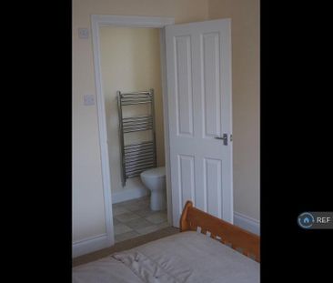 1 bedroom in a house share to rent - Photo 5