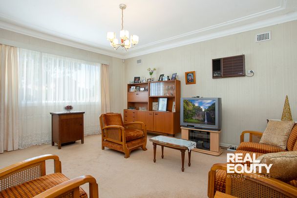 147 Epsom Road, Chipping Norton NSW 2170 - House For Rent | Domain - Photo 1