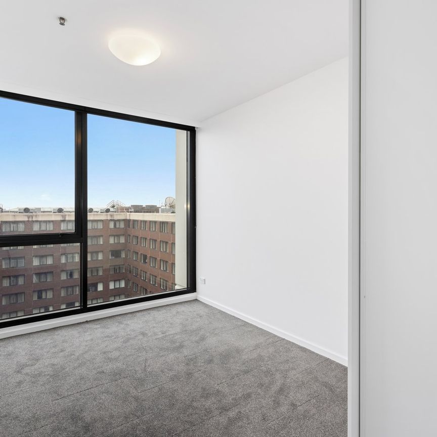 ALTO ON THE BOULEVARD' FABULOUS ALBERT PARK LAKE & BAY VIEWS - Photo 1