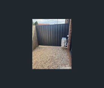 BRAND NEW STUDIO BEDSIT - Photo 2