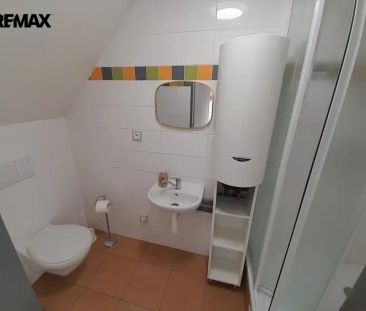 Pronájem garsonky 1+kk v okrajové části Znojma - Photo 2