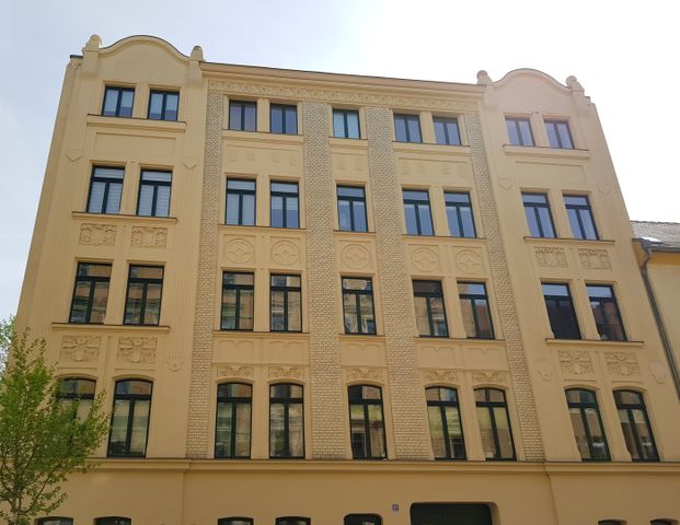 Mittendrin und trotzdem ruhig! Eine super 2- Raum- Wohnung mit Balkon in der südlichen Innenstadt - Photo 1