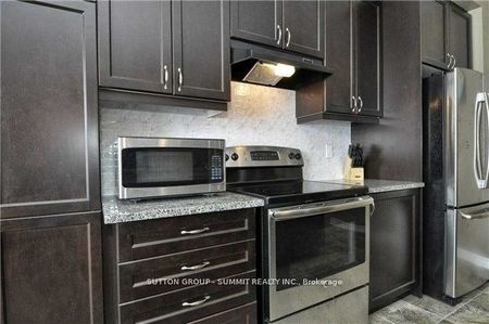 Detached Home For Lease | X8116854 - Photo 3