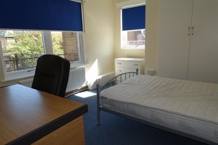 4 bedroom private hall to rent - Photo 3