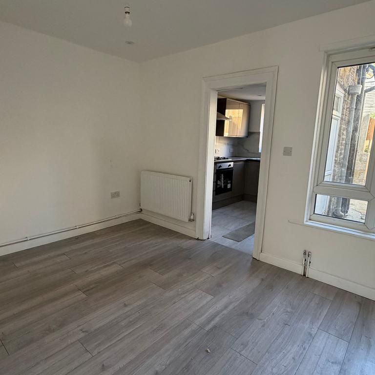 2 bedroom house to rent - Photo 1