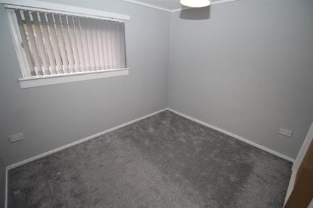 3 bedroom flat to rent - Photo 5