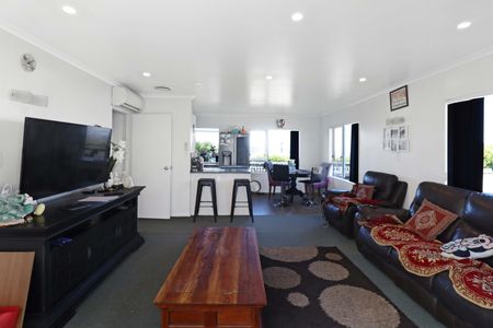 Tidy Four- Bedroom Home. - Photo 5