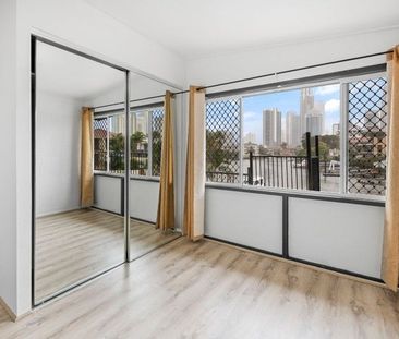 Apartment on the Nerang River - Photo 3