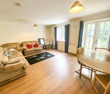 4 bedroom end of terrace house to rent - Photo 1