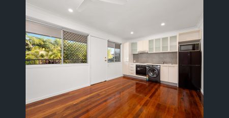 Stylish, Low-Maintenance Living in an Exceptional Inner-City Location - Photo 4