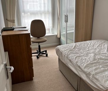 Room in a Shared House, Nags Head Hill, BS5 - Photo 1