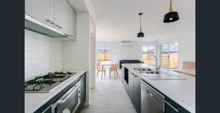 Furnished room in share house with utilities included - Photo 2