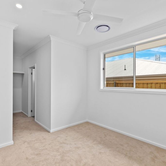 ONE WEEK RENT FREE IF LEASED BEFORE 19/12/25 Charming 4-Bedroom Rental in Crangan Bay - Your New Home Awaits! - Photo 1