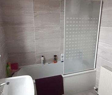 3 bedroom end of terrace house to rent - Photo 4