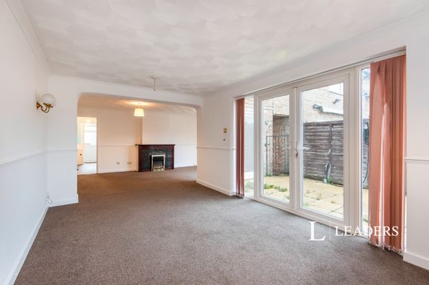 3 bedroom semi-detached to rent Scott Road, Stevenage, SG2 0BZ - Photo 1