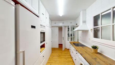 Carrer de la Diputació, Barcelona, Catalonia 08011 - Photo 3