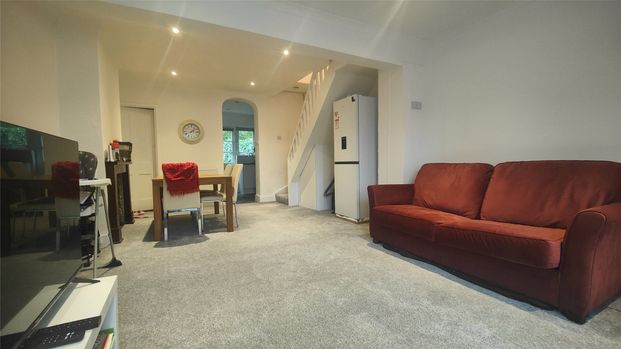 Aynscombe Angle, Orpington, Kent, BR6 - Photo 1